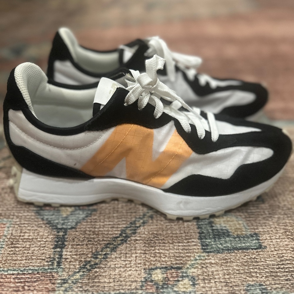 SALE EUC New Balance 327 Men 9.5 Women 11 white vibrant apricot eu 42